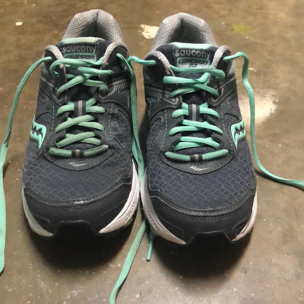 Saucony tennis shoes